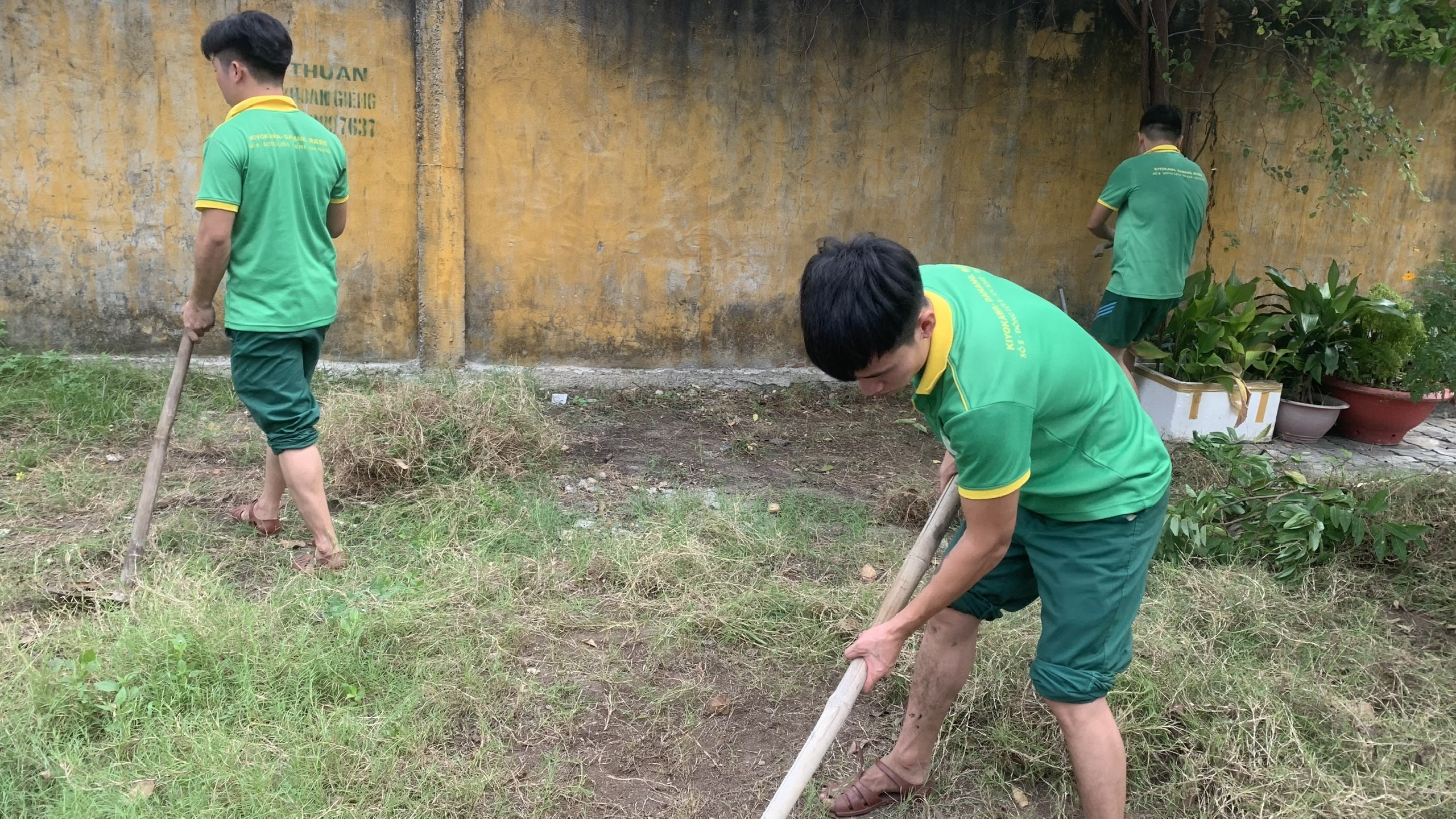 Tham gia hoạt động ngày môi trường