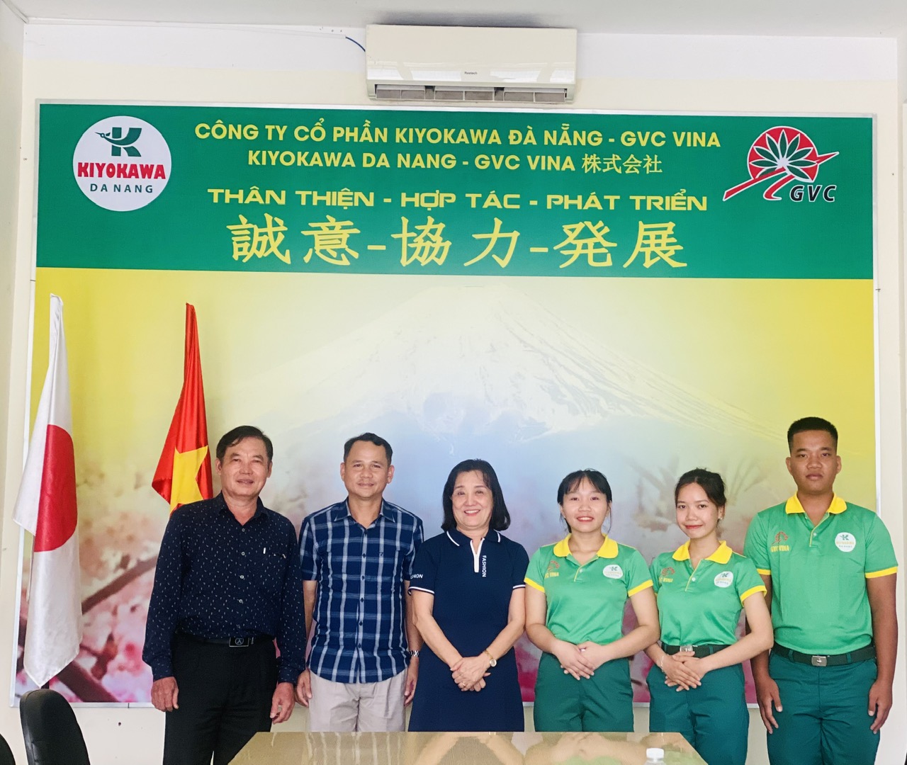 PHỐI HỢP TỪ ĐỊA PHƯƠNG CHĂM LO, ĐÀO TẠO TUYỂN DỤNG VIỆC LÀM CHO TUỔI TRẺ