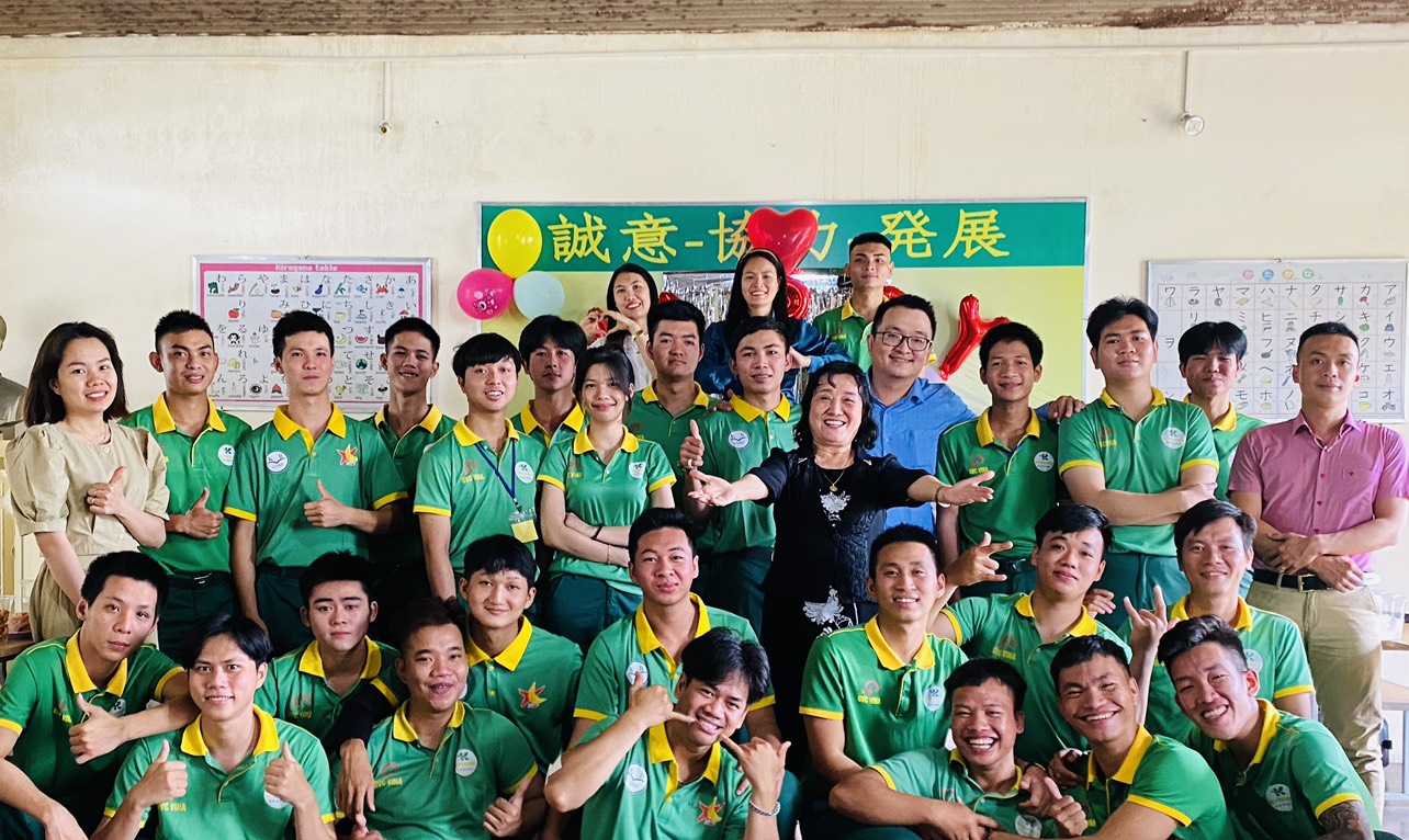 Tiệc sinh nhật tháng 3 cho CBCNV và học sinh  – Chia tay xuất cảnh ,,,