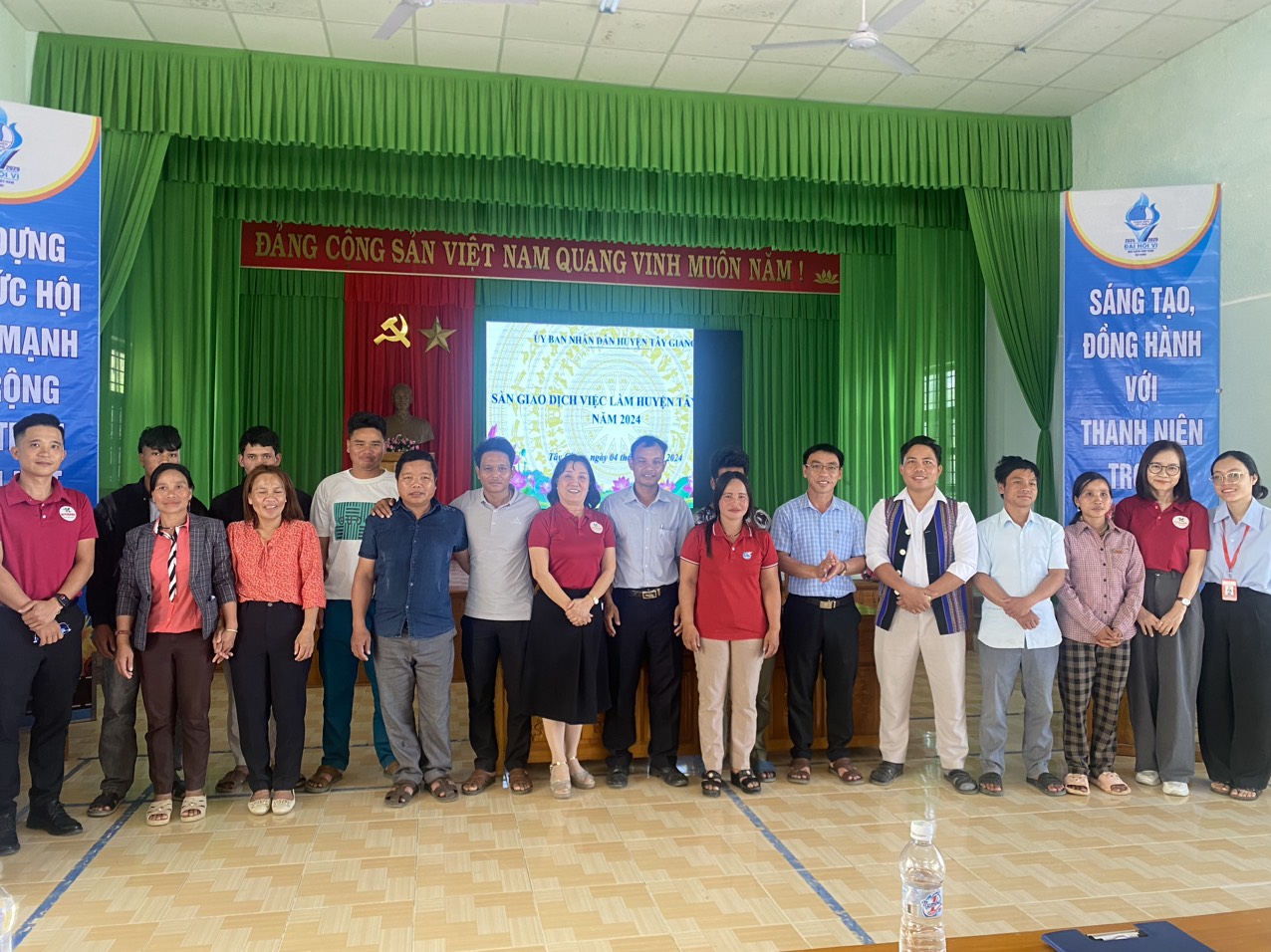 MANG TÌNH THƯƠNG VỀ TẬN BẢN LÀNG