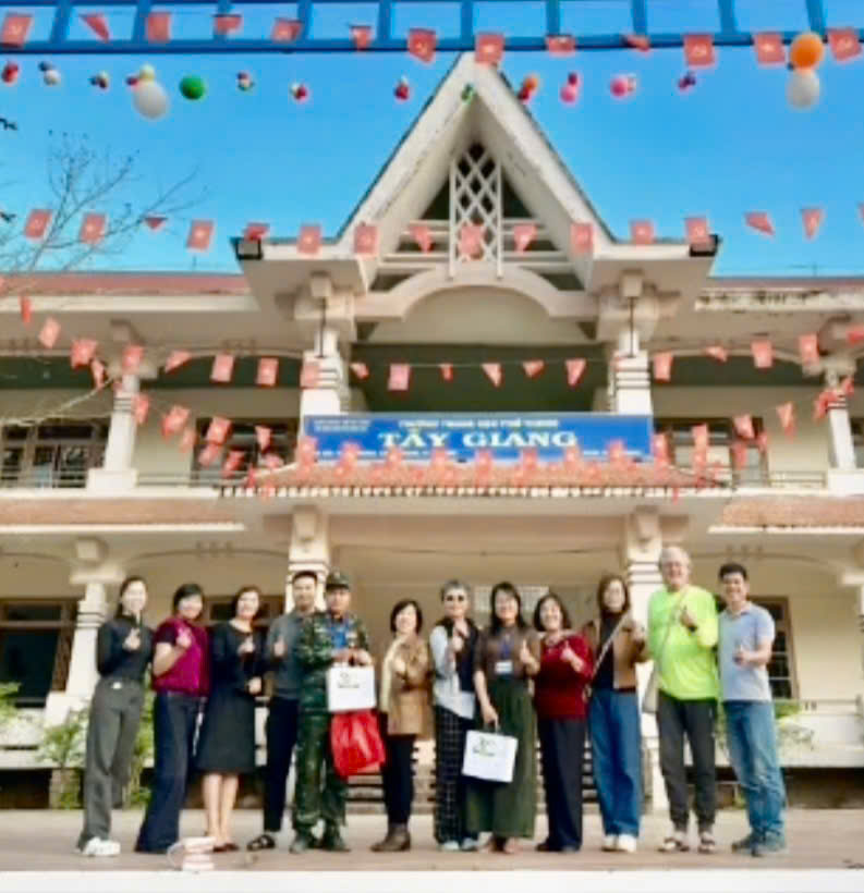 ĐỒNG HÀNH CÙNG ĐỒNG BÀO VÀ HỌC SINH 2 TRƯỜNG NỘI TRÚ TÂY GIANG – VÕ CHÍ CÔNG